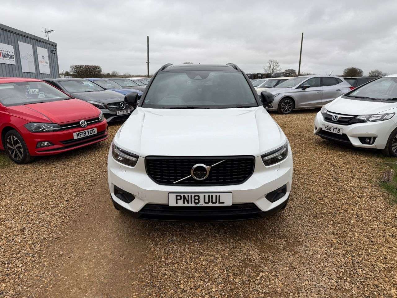 A 2018 VOLVO XC40 2.0 D4 R-Design SUV 5dr Diesel Auto AWD Euro 6 (s/s) (190 ps) A 2018 VOLVO XC40 2.0 D4 R-Design SUV 5dr Diesel Auto AWD Euro 6 (s/s) (190 ps)