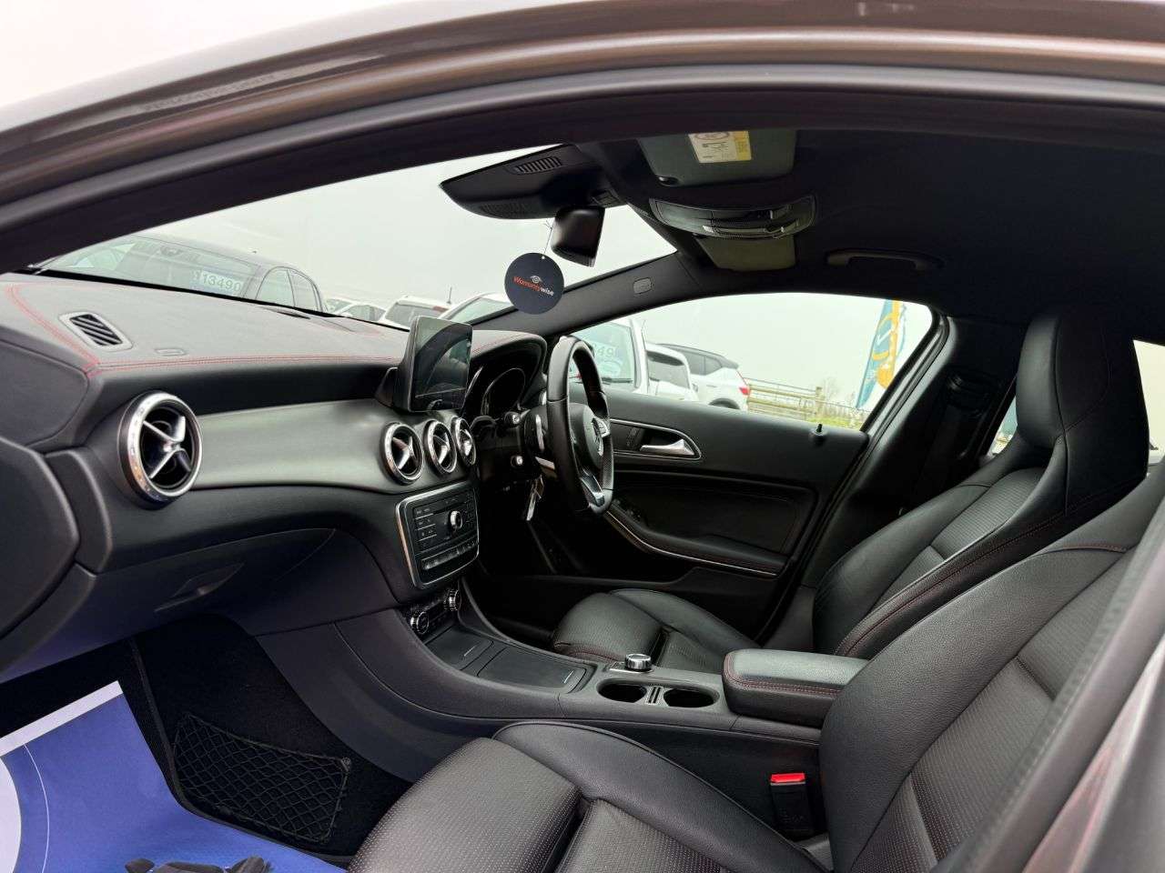 A 2017 MERCEDES-BENZ GLA 2.1 GLA220d AMG Line (Premium) SUV 5dr Diesel 7G-DCT 4MATIC Euro 6 (s/s) (1 A 2017 MERCEDES-BENZ GLA 2.1 GLA220d AMG Line (Premium) SUV 5dr Diesel 7G-DCT 4MATIC Euro 6 (s/s) (1