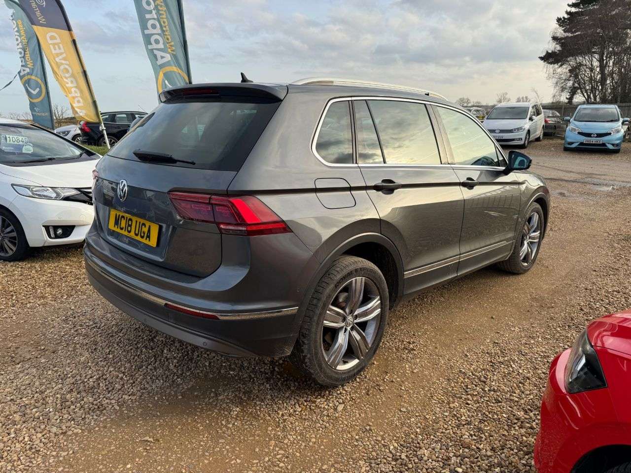 A 2018 VOLKSWAGEN TIGUAN 2.0 TDI SEL SUV 5dr Diesel DSG Euro 6 (s/s) (150 ps) A 2018 VOLKSWAGEN TIGUAN 2.0 TDI SEL SUV 5dr Diesel DSG Euro 6 (s/s) (150 ps)