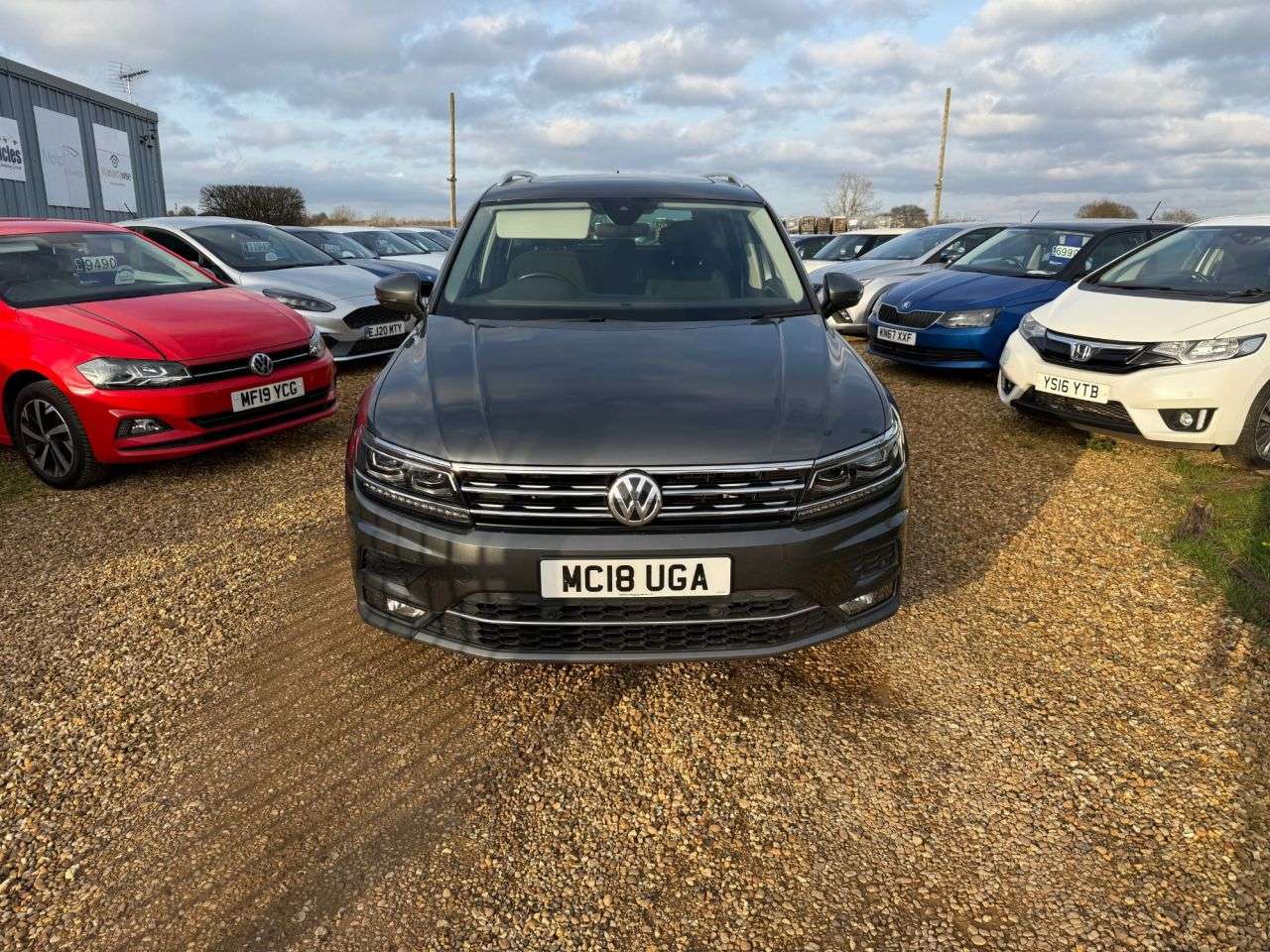A 2018 VOLKSWAGEN TIGUAN 2.0 TDI SEL SUV 5dr Diesel DSG Euro 6 (s/s) (150 ps) A 2018 VOLKSWAGEN TIGUAN 2.0 TDI SEL SUV 5dr Diesel DSG Euro 6 (s/s) (150 ps)