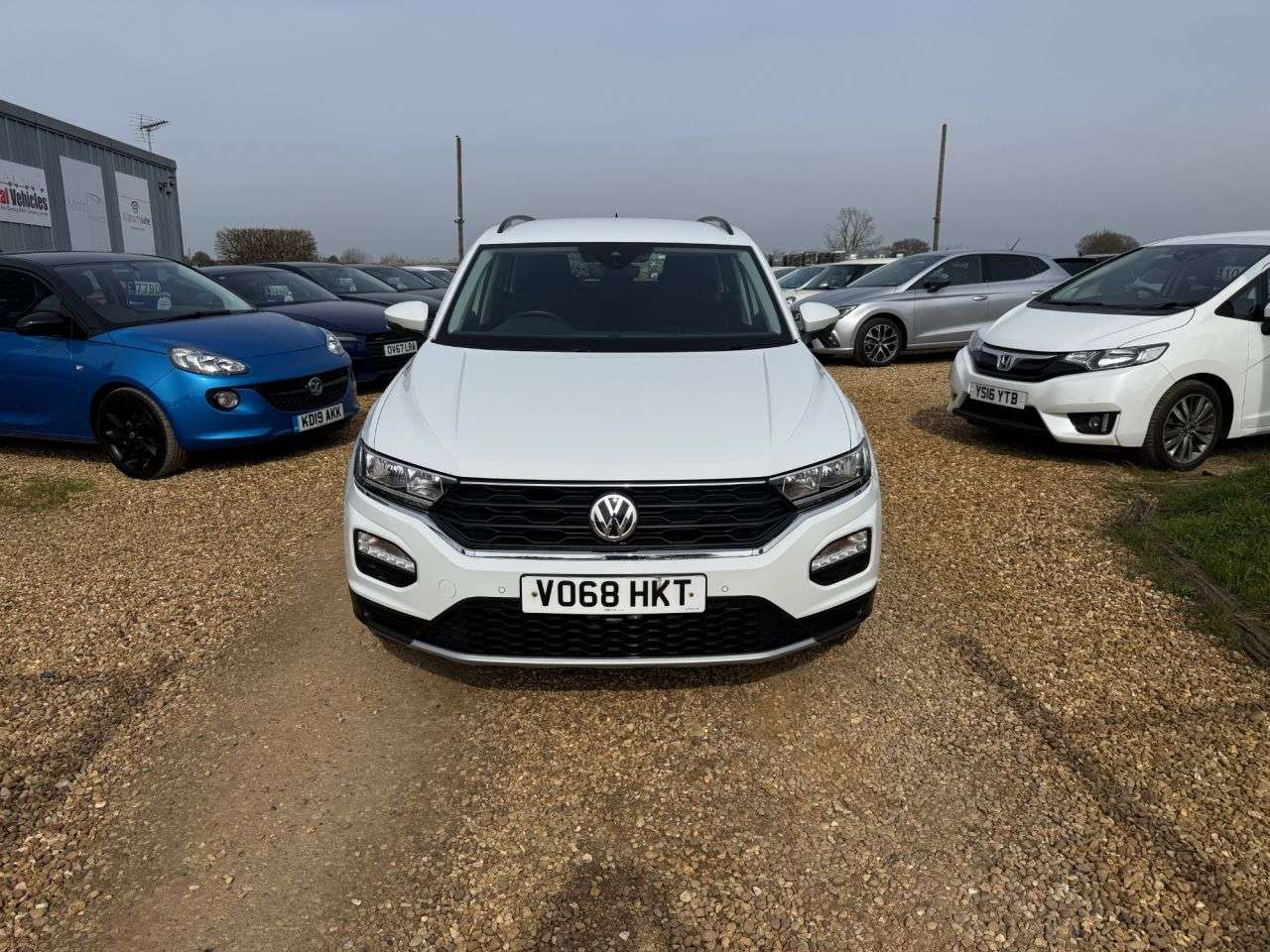 A 2018 VOLKSWAGEN T-ROC 1.6 TDI SE SUV 5dr Diesel Manual Euro 6 (s/s) (115 ps) A 2018 VOLKSWAGEN T-ROC 1.6 TDI SE SUV 5dr Diesel Manual Euro 6 (s/s) (115 ps)