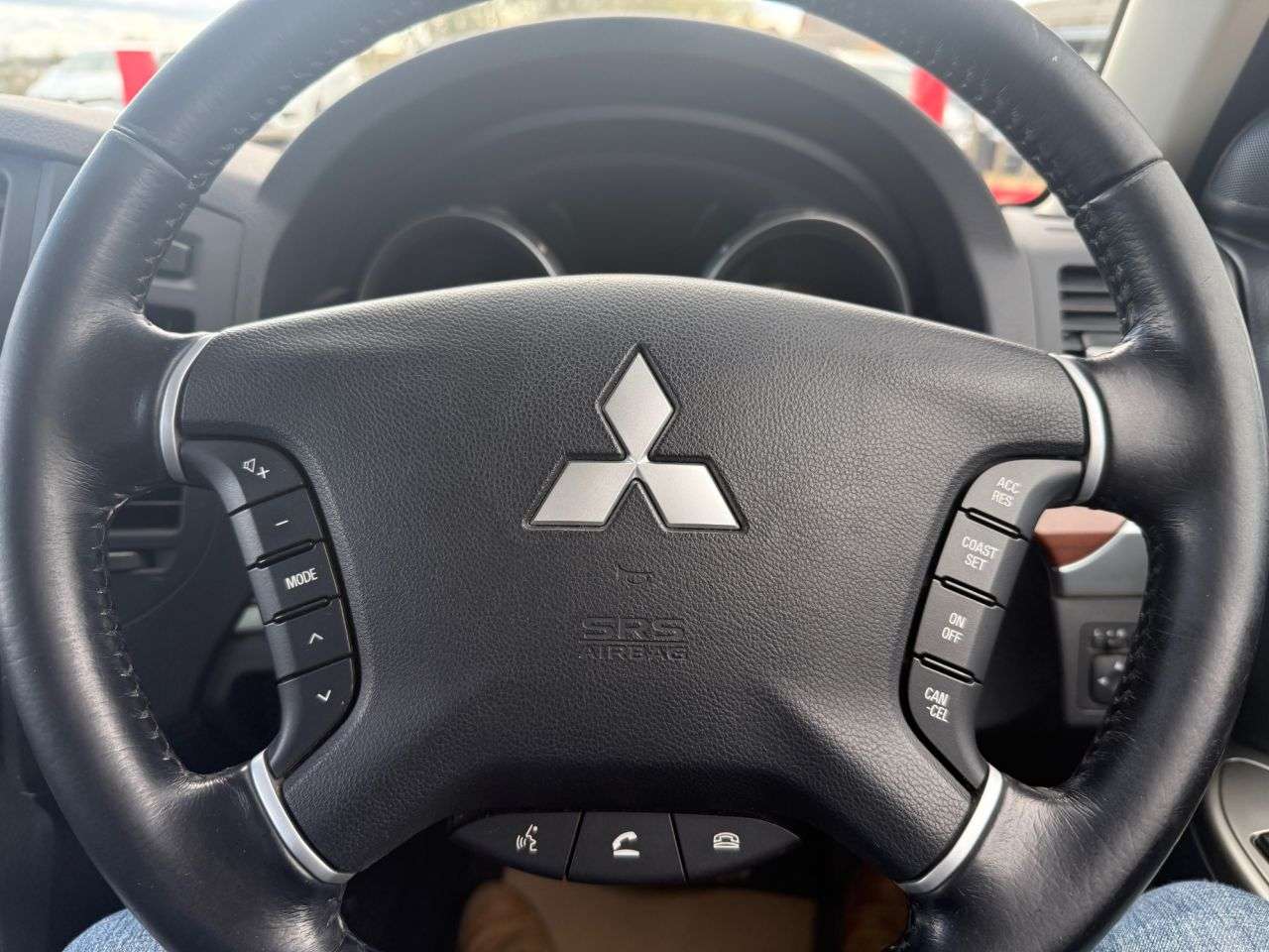 2013 MITSUBISHI SHOGUN 2013 MITSUBISHI SHOGUN