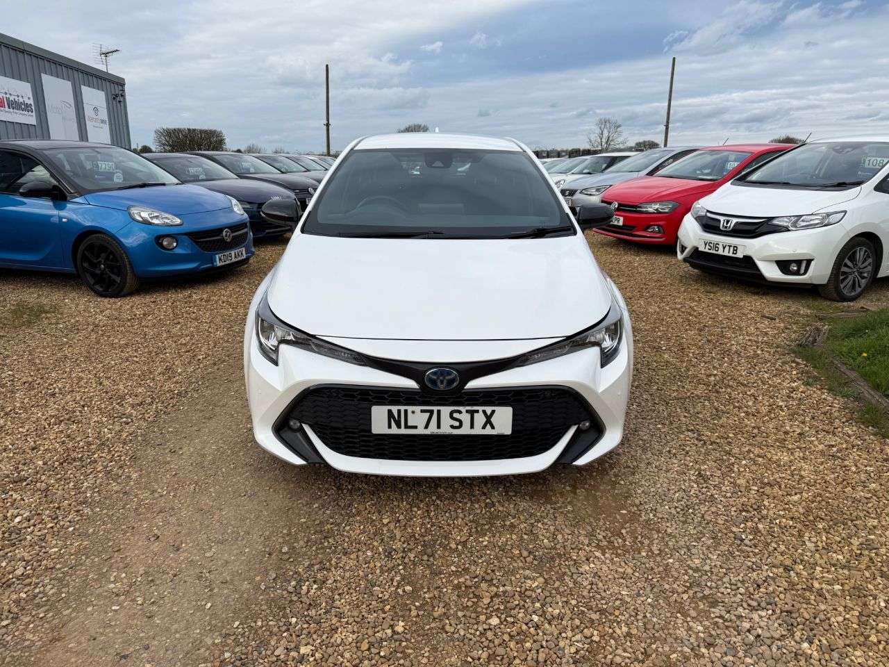 A 2021 TOYOTA COROLLA 1.8 VVT-h GPF Icon Tech Hatchback 5dr Petrol Hybrid CVT Euro 6 (s/s) (122 p A 2021 TOYOTA COROLLA 1.8 VVT-h GPF Icon Tech Hatchback 5dr Petrol Hybrid CVT Euro 6 (s/s) (122 p