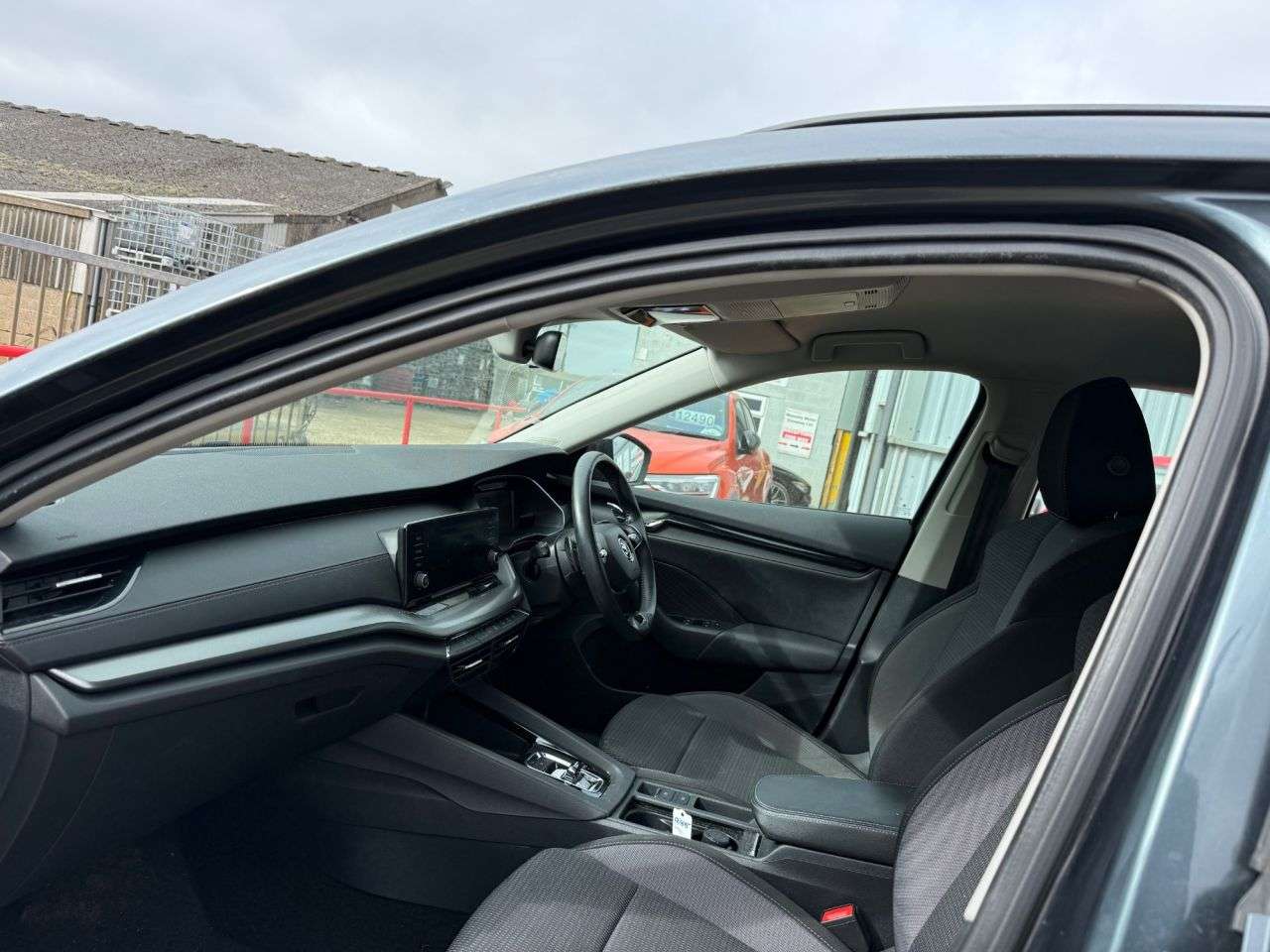 A 2021 SKODA OCTAVIA 1.0 TSI e-TEC MHEV SE First Edition Estate 5dr Petrol Hybrid DSG Euro 6 (s/ A 2021 SKODA OCTAVIA 1.0 TSI e-TEC MHEV SE First Edition Estate 5dr Petrol Hybrid DSG Euro 6 (s/