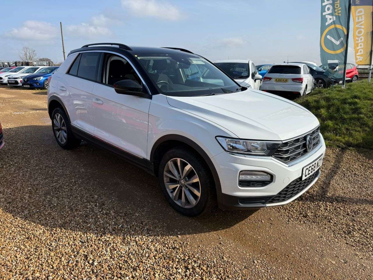 A 2018 VOLKSWAGEN T-ROC 1.0 TSI GPF Design SUV 5dr Petrol Manual Euro 6 (s/s) (115 ps) A 2018 VOLKSWAGEN T-ROC 1.0 TSI GPF Design SUV 5dr Petrol Manual Euro 6 (s/s) (115 ps)