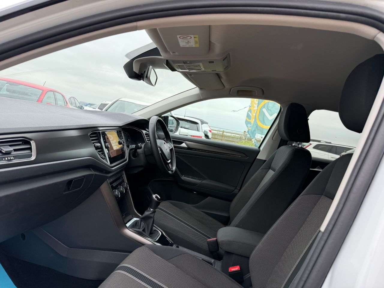 A 2018 VOLKSWAGEN T-ROC 1.0 TSI GPF Design SUV 5dr Petrol Manual Euro 6 (s/s) (115 ps) A 2018 VOLKSWAGEN T-ROC 1.0 TSI GPF Design SUV 5dr Petrol Manual Euro 6 (s/s) (115 ps)