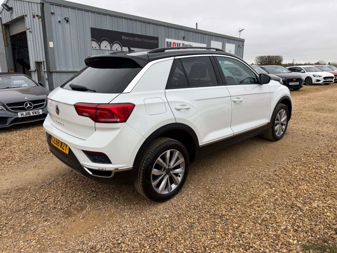 A 2018 VOLKSWAGEN T-ROC 1.0 TSI GPF Design SUV 5dr Petrol Manual Euro 6 (s/s) (115 ps) A 2018 VOLKSWAGEN T-ROC 1.0 TSI GPF Design SUV 5dr Petrol Manual Euro 6 (s/s) (115 ps)