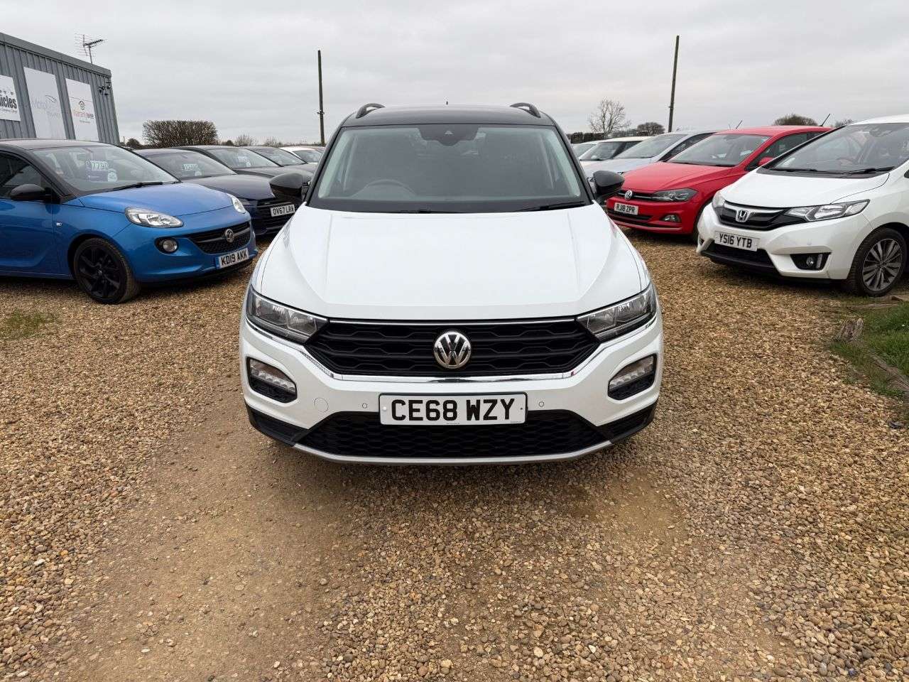 A 2018 VOLKSWAGEN T-ROC 1.0 TSI GPF Design SUV 5dr Petrol Manual Euro 6 (s/s) (115 ps) A 2018 VOLKSWAGEN T-ROC 1.0 TSI GPF Design SUV 5dr Petrol Manual Euro 6 (s/s) (115 ps)