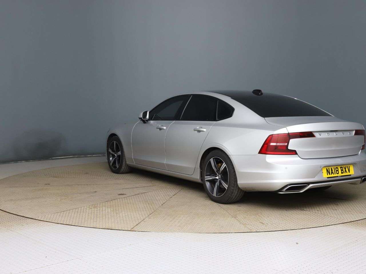 2018 VOLVO S90 2018 VOLVO S90