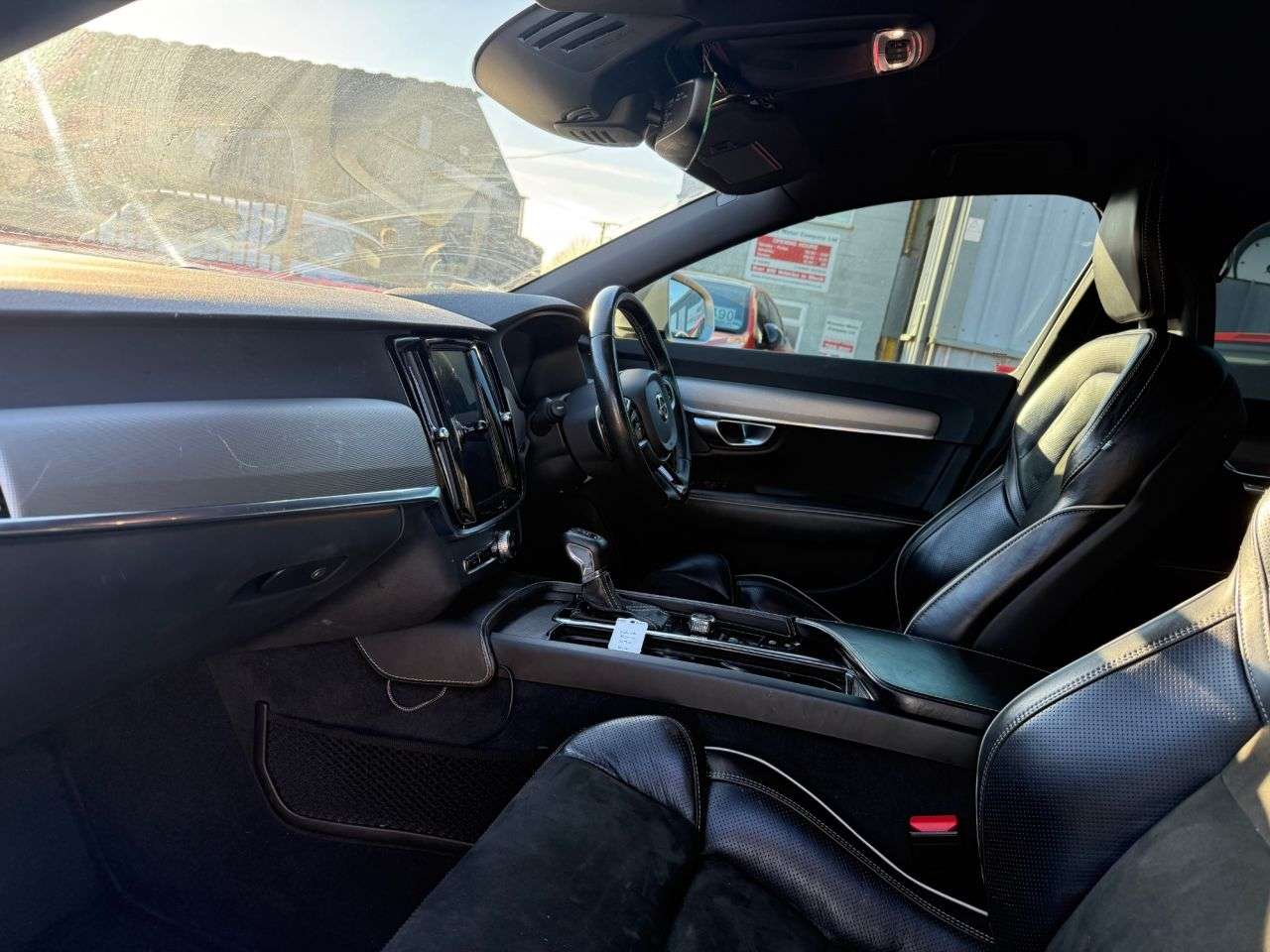 A 2018 VOLVO S90 2.0 D4 R-Design Saloon 4dr Diesel Auto Euro 6 (s/s) (190 ps) A 2018 VOLVO S90 2.0 D4 R-Design Saloon 4dr Diesel Auto Euro 6 (s/s) (190 ps)