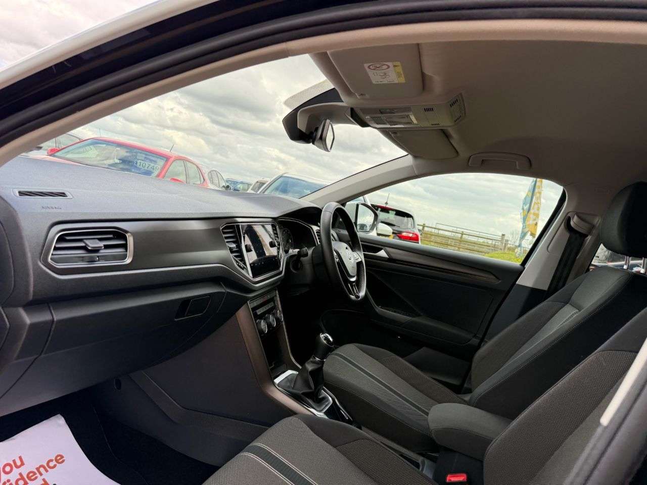 A 2018 VOLKSWAGEN T-ROC 1.0 TSI Design SUV 5dr Petrol Manual Euro 6 (s/s) (115 ps) A 2018 VOLKSWAGEN T-ROC 1.0 TSI Design SUV 5dr Petrol Manual Euro 6 (s/s) (115 ps)