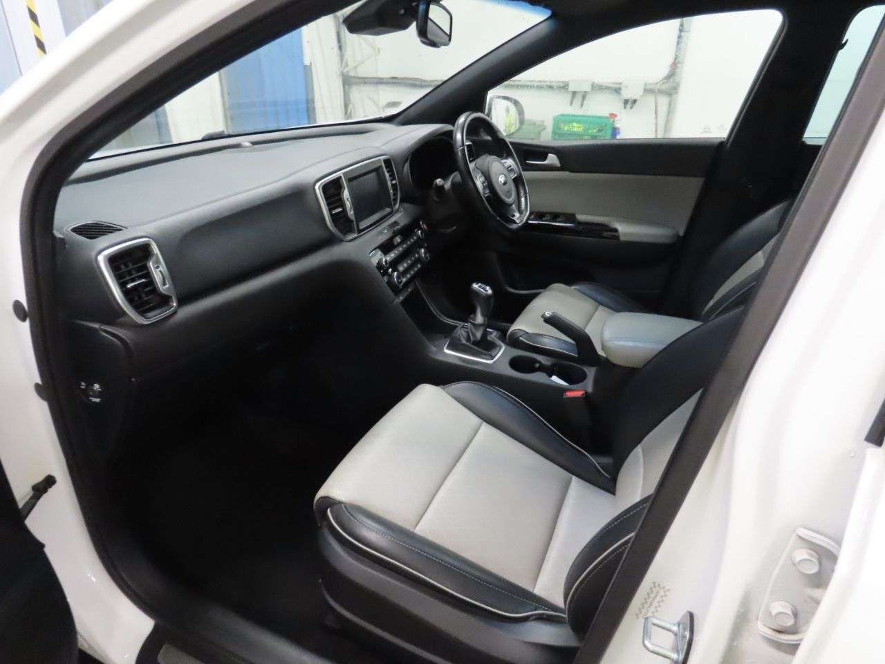 A 2018 KIA SPORTAGE 1.6 T-GDi GT-Line SUV 5dr Petrol Manual AWD Euro 6 (174 bhp) A 2018 KIA SPORTAGE 1.6 T-GDi GT-Line SUV 5dr Petrol Manual AWD Euro 6 (174 bhp)