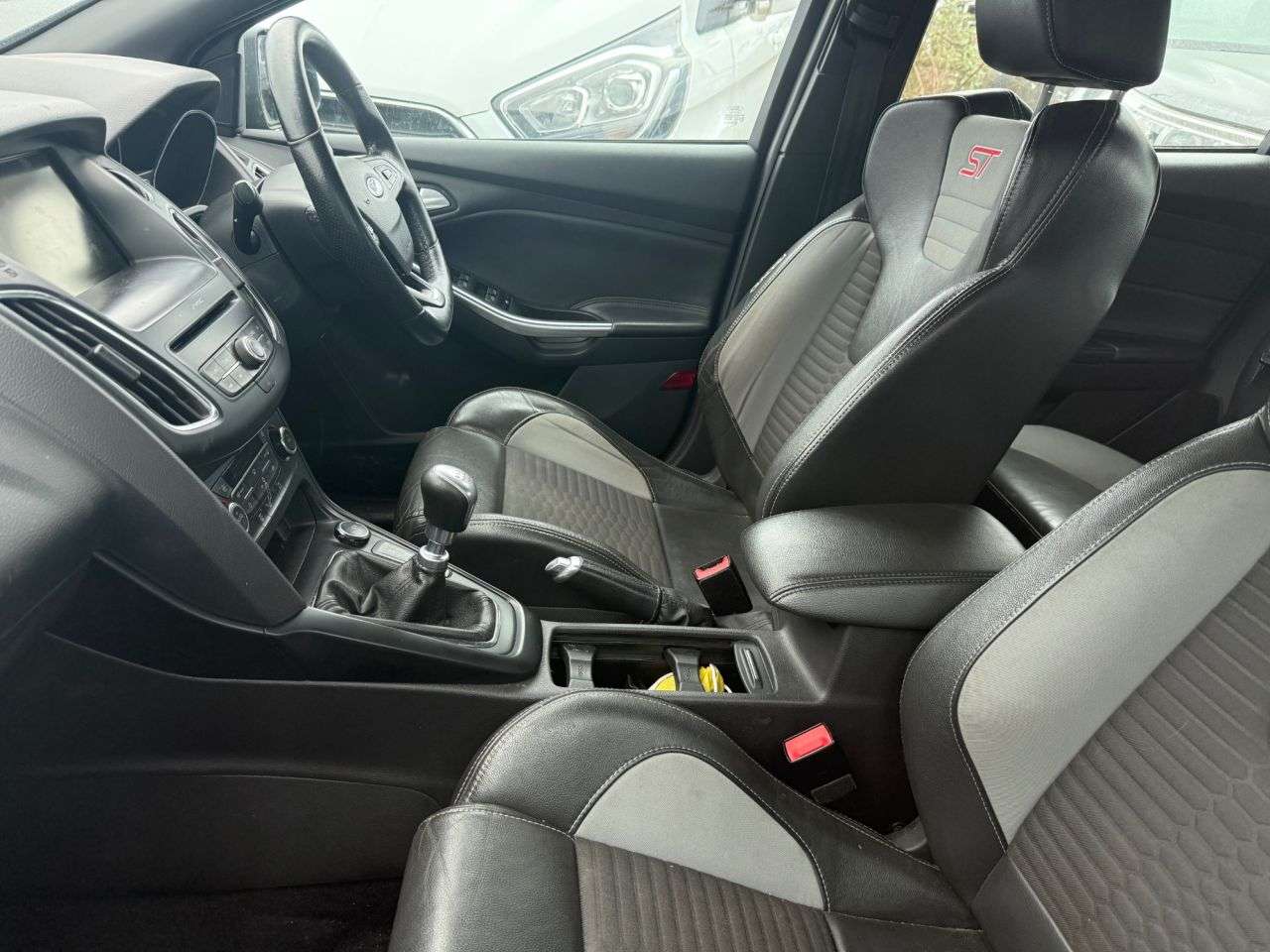 A 2016 FORD FOCUS 2.0 TDCi ST-2 Hatchback 5dr Diesel Manual Euro 6 (s/s) (185 ps) A 2016 FORD FOCUS 2.0 TDCi ST-2 Hatchback 5dr Diesel Manual Euro 6 (s/s) (185 ps)