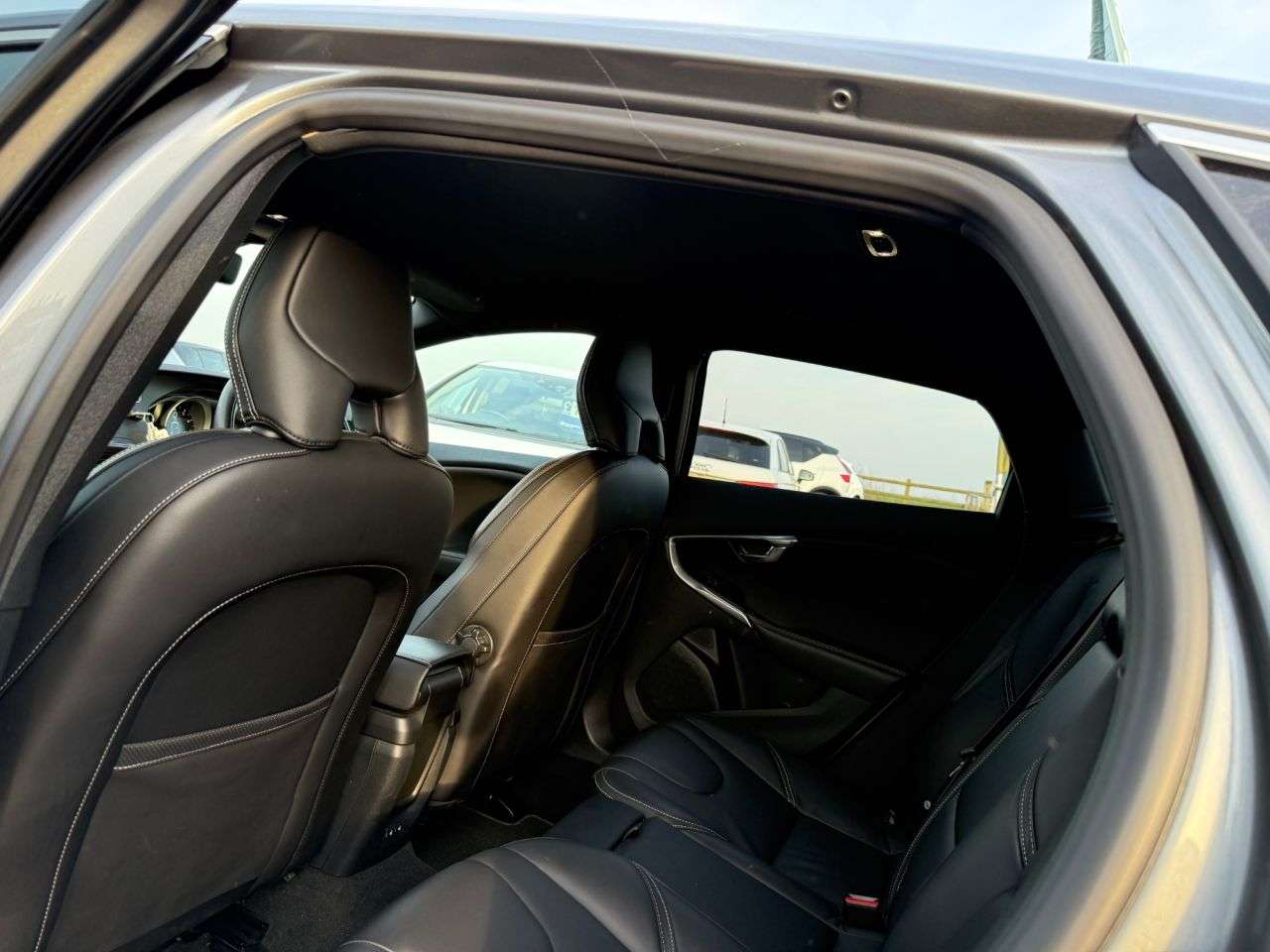 2019 VOLVO V40 2019 VOLVO V40