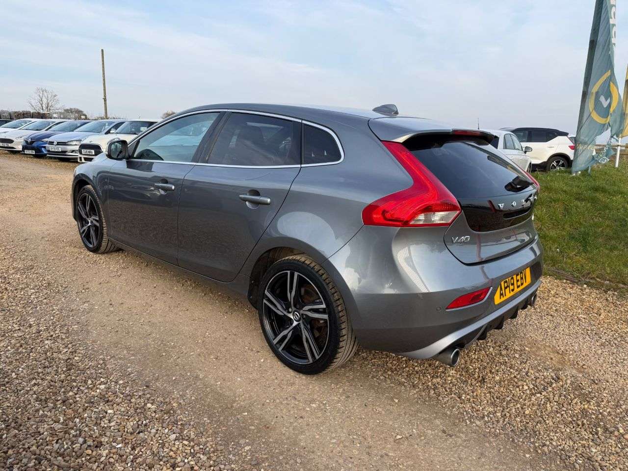 2019 VOLVO V40 2019 VOLVO V40
