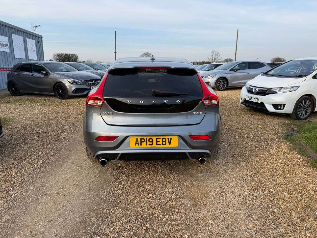 2019 VOLVO V40 2019 VOLVO V40