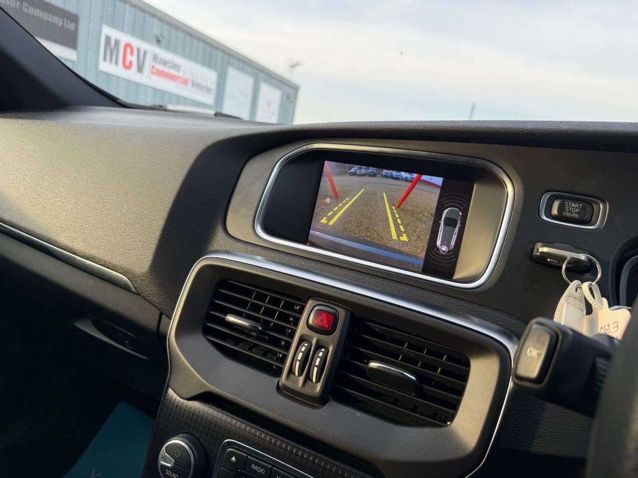 2019 VOLVO V40 2019 VOLVO V40