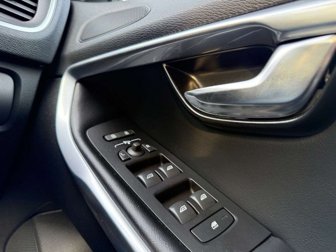 2019 VOLVO V40 2019 VOLVO V40