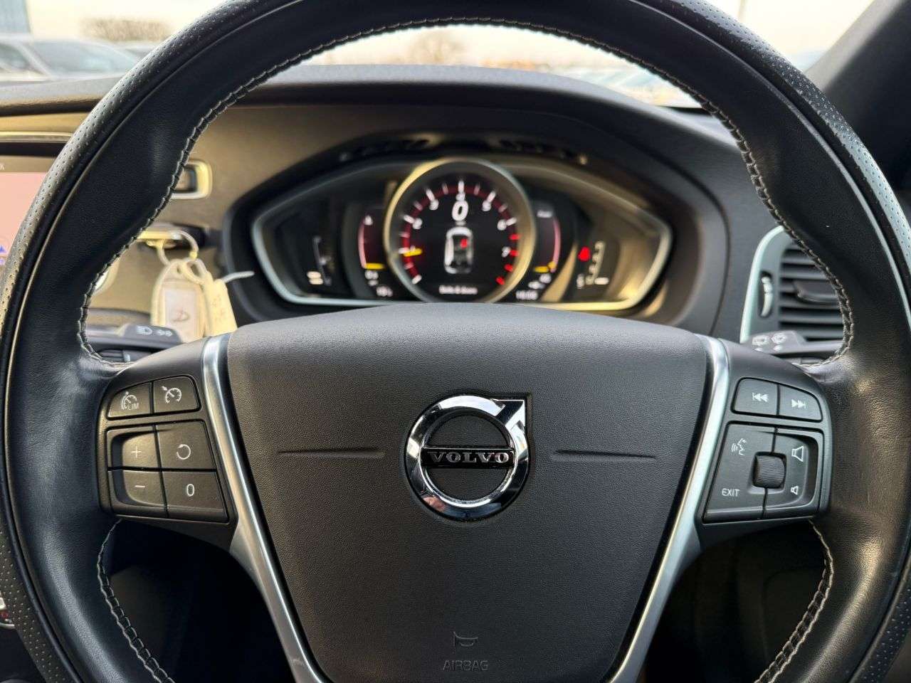 2019 VOLVO V40 2019 VOLVO V40