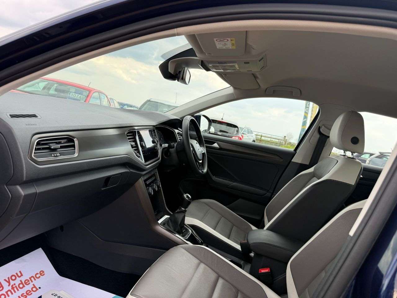 A 2018 VOLKSWAGEN T-ROC 1.0 TSI GPF SE SUV 5dr Petrol Manual Euro 6 (s/s) (115 ps) A 2018 VOLKSWAGEN T-ROC 1.0 TSI GPF SE SUV 5dr Petrol Manual Euro 6 (s/s) (115 ps)