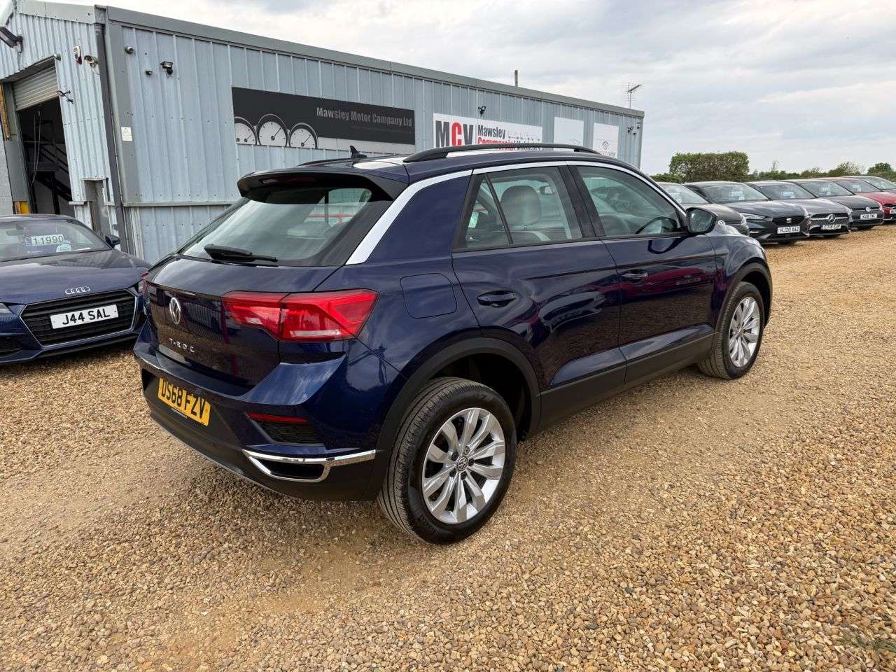 A 2018 VOLKSWAGEN T-ROC 1.0 TSI GPF SE SUV 5dr Petrol Manual Euro 6 (s/s) (115 ps) A 2018 VOLKSWAGEN T-ROC 1.0 TSI GPF SE SUV 5dr Petrol Manual Euro 6 (s/s) (115 ps)