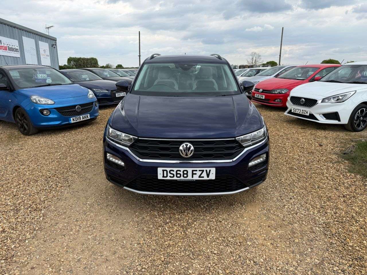 A 2018 VOLKSWAGEN T-ROC 1.0 TSI GPF SE SUV 5dr Petrol Manual Euro 6 (s/s) (115 ps) A 2018 VOLKSWAGEN T-ROC 1.0 TSI GPF SE SUV 5dr Petrol Manual Euro 6 (s/s) (115 ps)