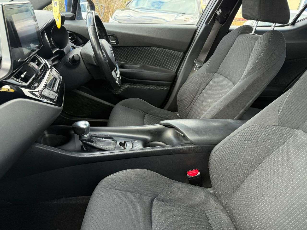 A 2017 TOYOTA C-HR 1.8 VVT-h Icon SUV 5dr Petrol Hybrid CVT Euro 6 (s/s) (122 ps) A 2017 TOYOTA C-HR 1.8 VVT-h Icon SUV 5dr Petrol Hybrid CVT Euro 6 (s/s) (122 ps)