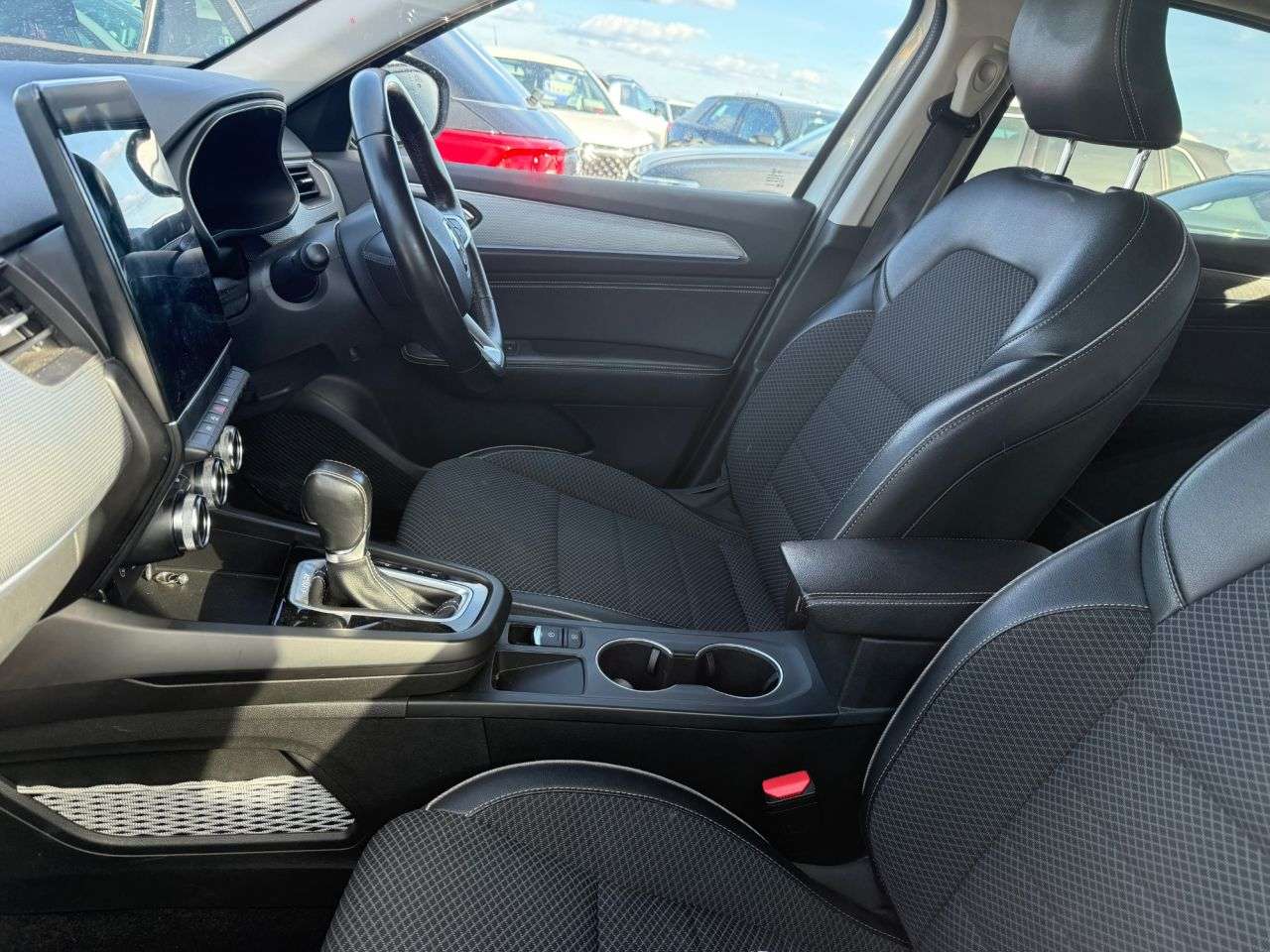 A 2023 RENAULT ARKANA 1.6 E-TECH S Edition SUV 5dr Petrol Hybrid Auto 2WD Euro 6 (s/s) (145 bhp) A 2023 RENAULT ARKANA 1.6 E-TECH S Edition SUV 5dr Petrol Hybrid Auto 2WD Euro 6 (s/s) (145 bhp)