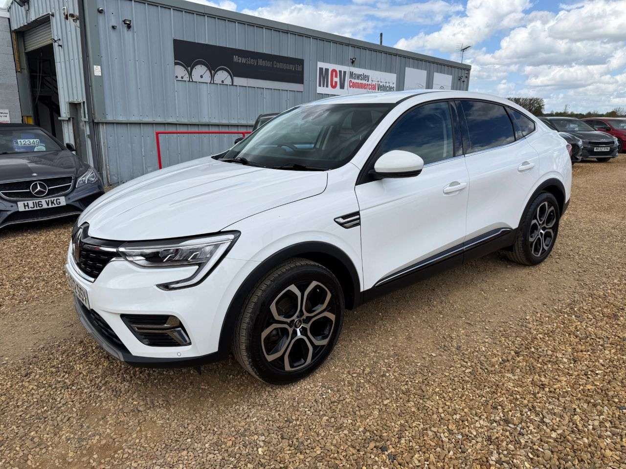 A 2023 RENAULT ARKANA 1.6 E-TECH S Edition SUV 5dr Petrol Hybrid Auto 2WD Euro 6 (s/s) (145 bhp) A 2023 RENAULT ARKANA 1.6 E-TECH S Edition SUV 5dr Petrol Hybrid Auto 2WD Euro 6 (s/s) (145 bhp)