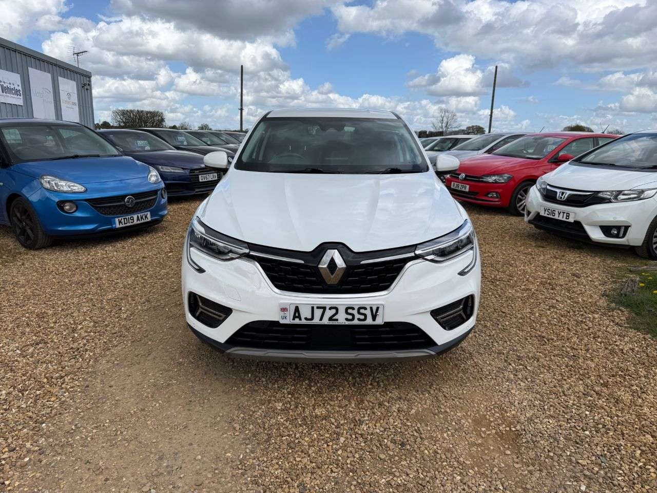 A 2023 RENAULT ARKANA 1.6 E-TECH S Edition SUV 5dr Petrol Hybrid Auto 2WD Euro 6 (s/s) (145 bhp) A 2023 RENAULT ARKANA 1.6 E-TECH S Edition SUV 5dr Petrol Hybrid Auto 2WD Euro 6 (s/s) (145 bhp)