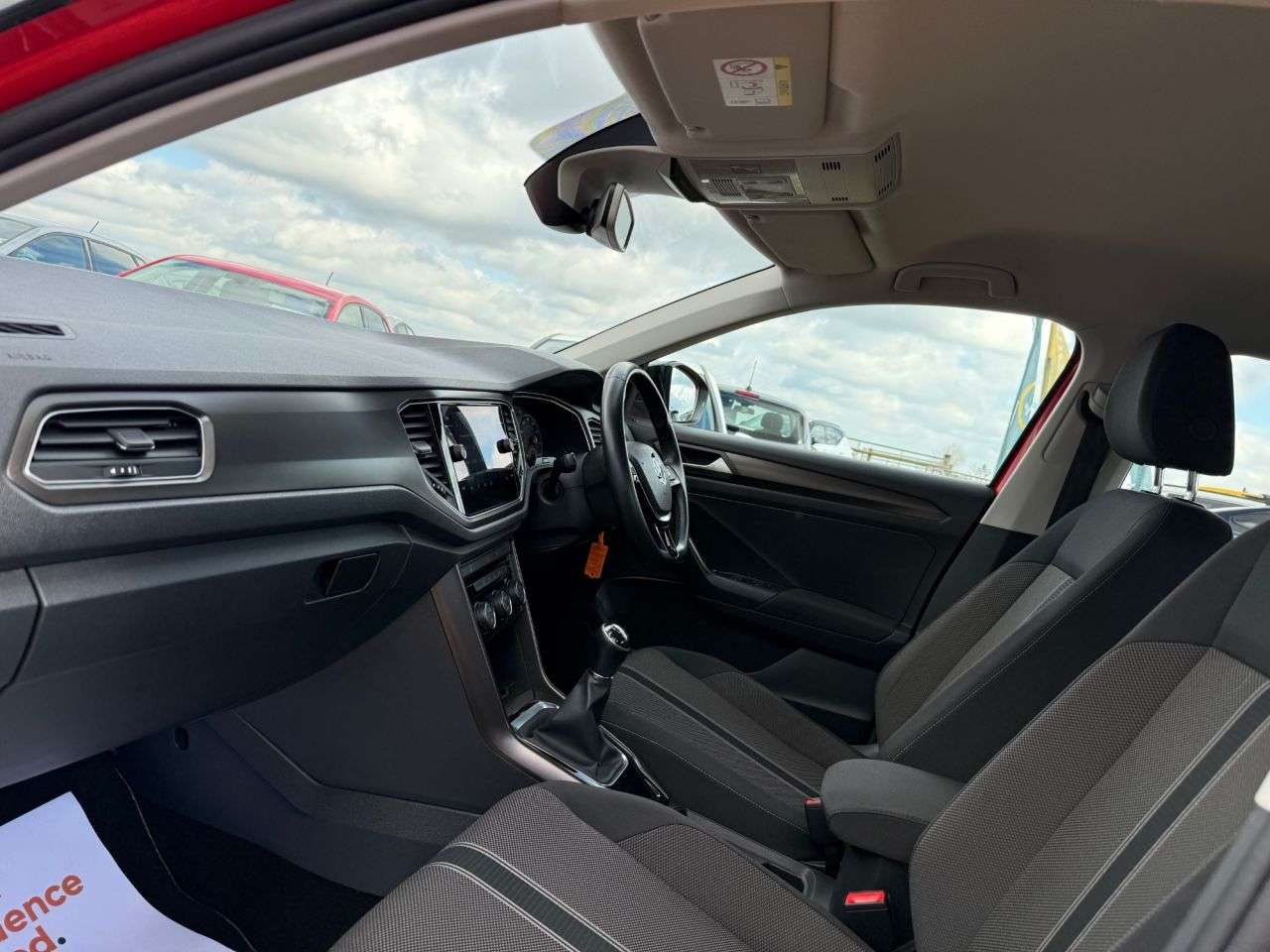 A 2018 VOLKSWAGEN T-ROC 1.0 TSI SE SUV 5dr Petrol Manual Euro 6 (s/s) (115 ps) A 2018 VOLKSWAGEN T-ROC 1.0 TSI SE SUV 5dr Petrol Manual Euro 6 (s/s) (115 ps)