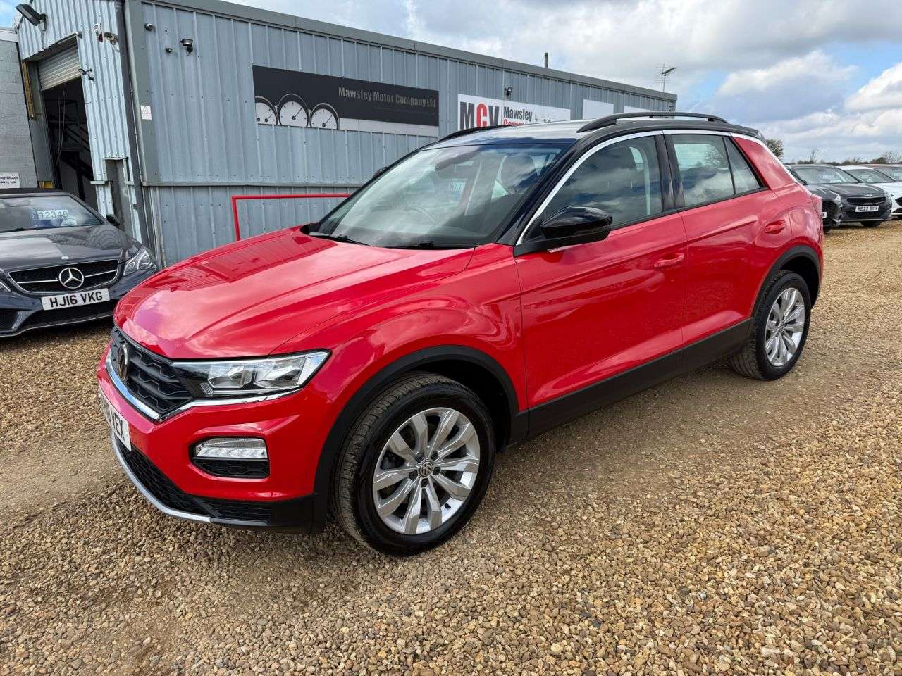 A 2018 VOLKSWAGEN T-ROC 1.0 TSI SE SUV 5dr Petrol Manual Euro 6 (s/s) (115 ps) A 2018 VOLKSWAGEN T-ROC 1.0 TSI SE SUV 5dr Petrol Manual Euro 6 (s/s) (115 ps)