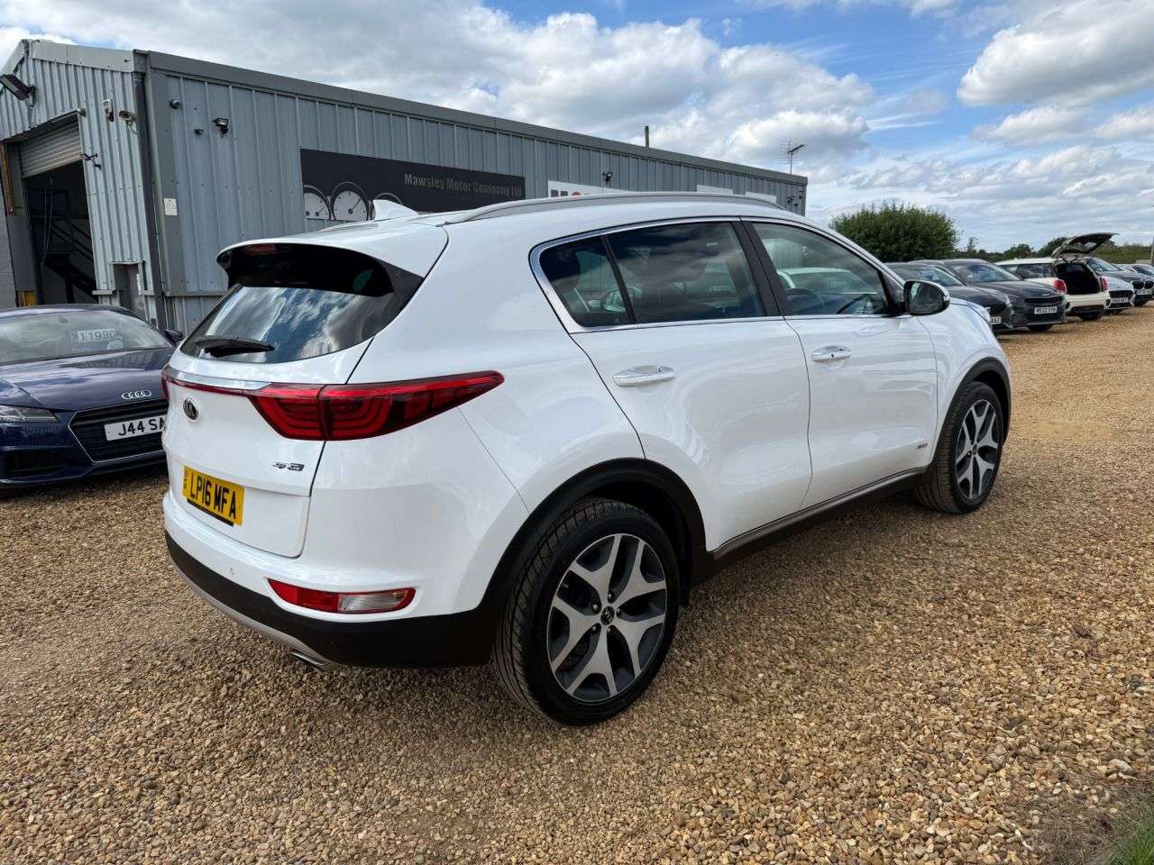 A 2016 KIA SPORTAGE 1.6 T-GDi GT-Line SUV 5dr Petrol DCT AWD Euro 6 (174 bhp) A 2016 KIA SPORTAGE 1.6 T-GDi GT-Line SUV 5dr Petrol DCT AWD Euro 6 (174 bhp)