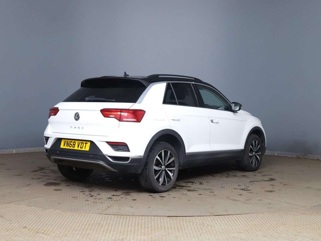 A 2018 VOLKSWAGEN T-ROC 1.5 TSI GPF EVO Design SUV 5dr Petrol Manual Euro 6 (s/s) (150 ps) A 2018 VOLKSWAGEN T-ROC 1.5 TSI GPF EVO Design SUV 5dr Petrol Manual Euro 6 (s/s) (150 ps)