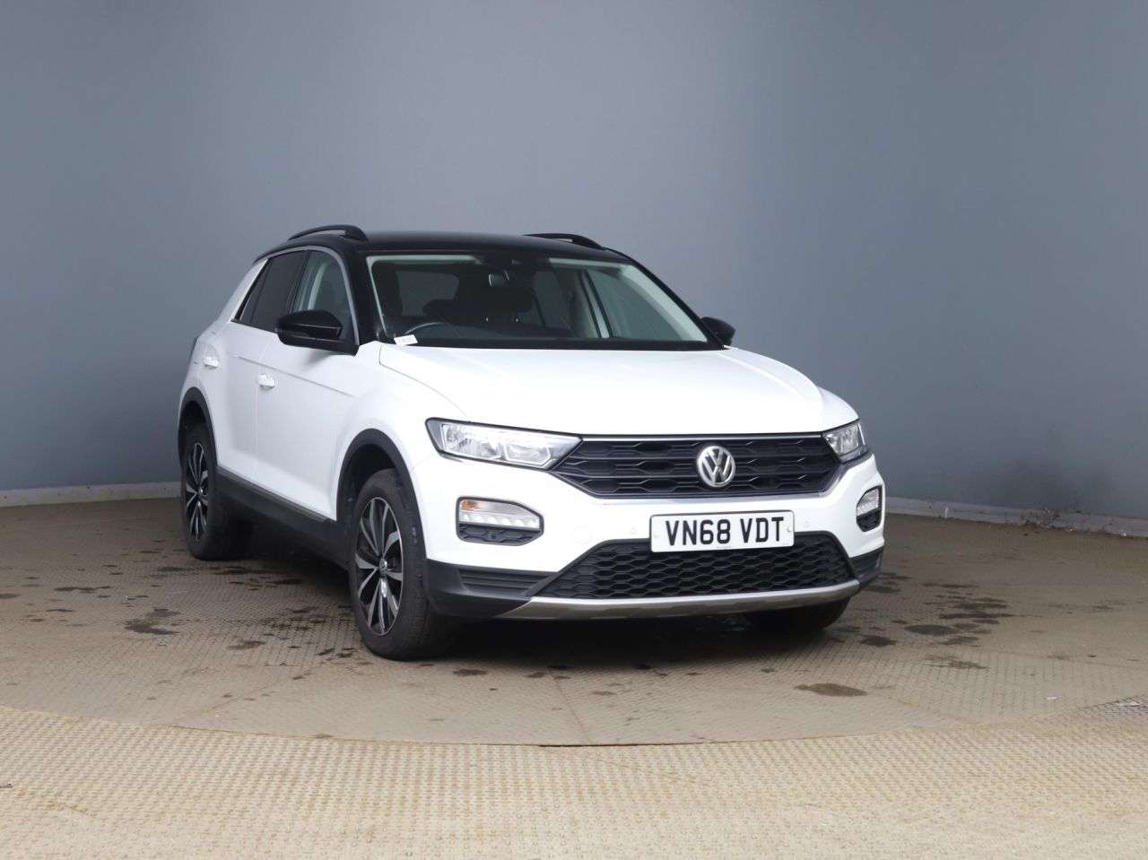 A 2018 VOLKSWAGEN T-ROC 1.5 TSI GPF EVO Design SUV 5dr Petrol Manual Euro 6 (s/s) (150 ps) A 2018 VOLKSWAGEN T-ROC 1.5 TSI GPF EVO Design SUV 5dr Petrol Manual Euro 6 (s/s) (150 ps)