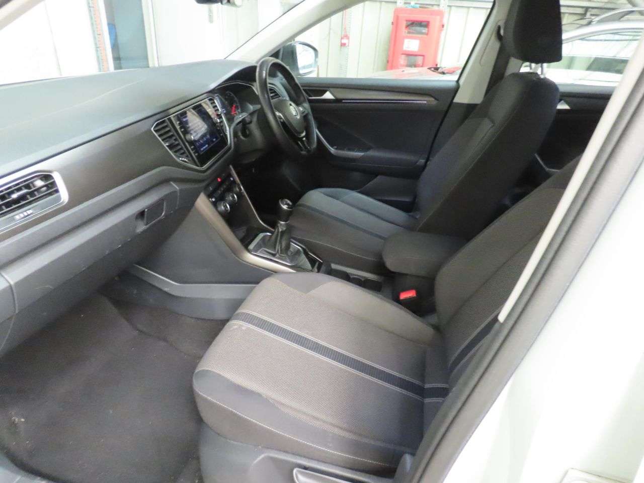 A 2018 VOLKSWAGEN T-ROC 1.5 TSI GPF EVO Design SUV 5dr Petrol Manual Euro 6 (s/s) (150 ps) A 2018 VOLKSWAGEN T-ROC 1.5 TSI GPF EVO Design SUV 5dr Petrol Manual Euro 6 (s/s) (150 ps)