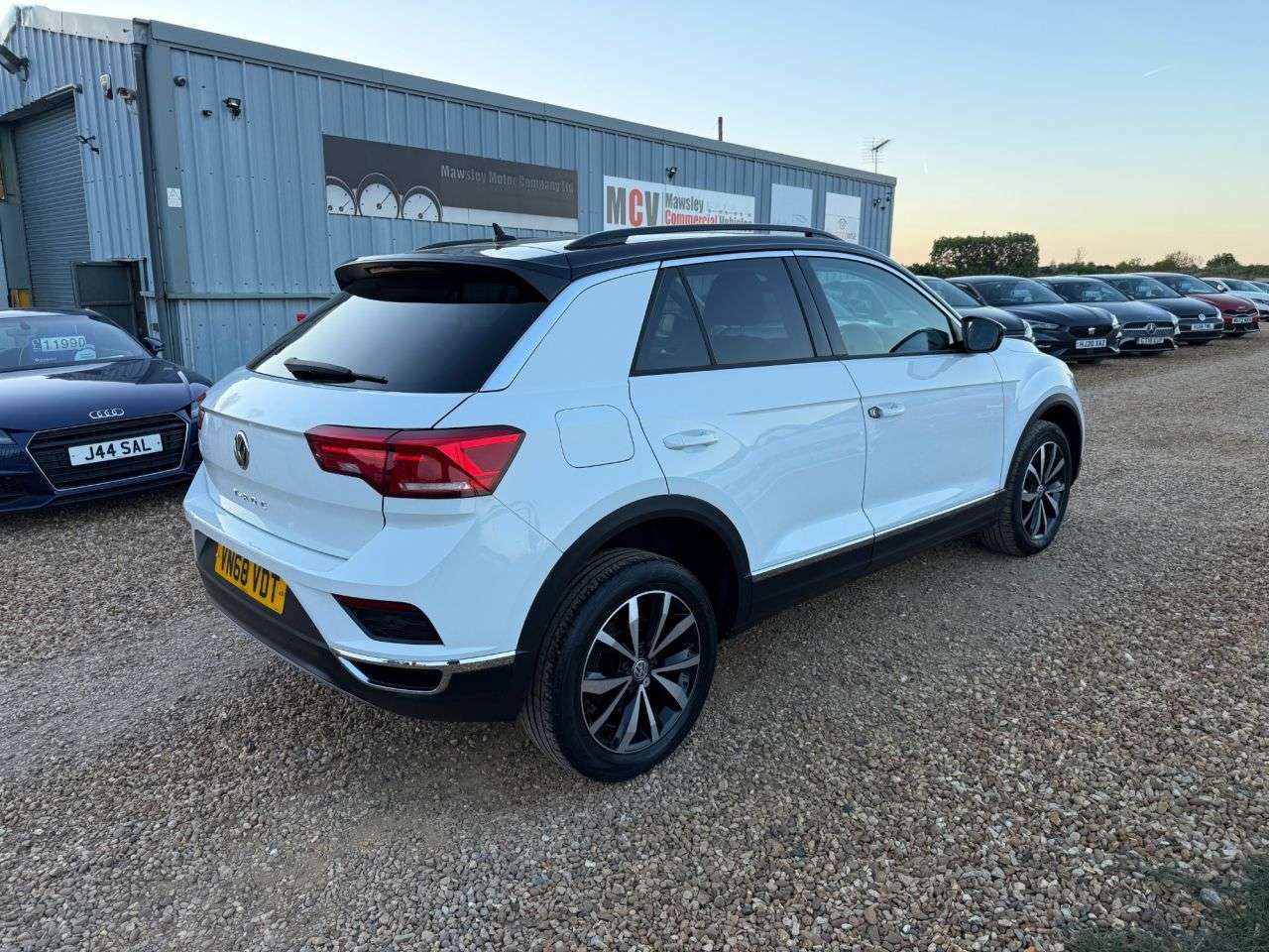 A 2018 VOLKSWAGEN T-ROC 1.5 TSI GPF EVO Design SUV 5dr Petrol Manual Euro 6 (s/s) (150 ps) A 2018 VOLKSWAGEN T-ROC 1.5 TSI GPF EVO Design SUV 5dr Petrol Manual Euro 6 (s/s) (150 ps)