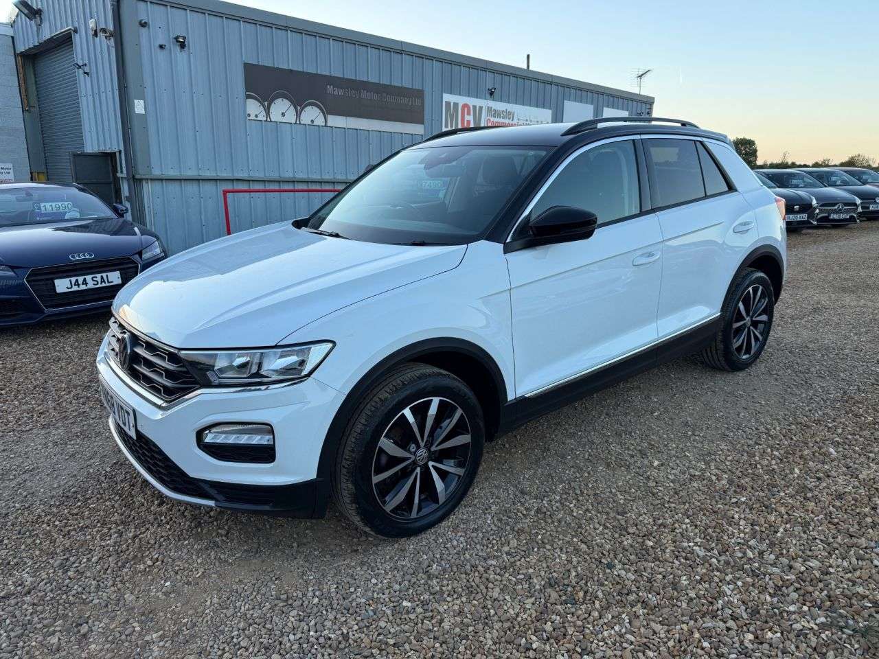 A 2018 VOLKSWAGEN T-ROC 1.5 TSI GPF EVO Design SUV 5dr Petrol Manual Euro 6 (s/s) (150 ps) A 2018 VOLKSWAGEN T-ROC 1.5 TSI GPF EVO Design SUV 5dr Petrol Manual Euro 6 (s/s) (150 ps)