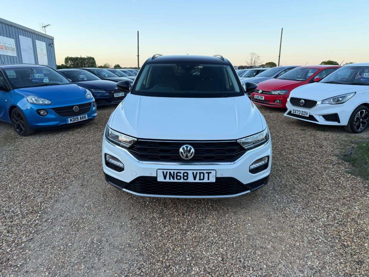 A 2018 VOLKSWAGEN T-ROC 1.5 TSI GPF EVO Design SUV 5dr Petrol Manual Euro 6 (s/s) (150 ps) A 2018 VOLKSWAGEN T-ROC 1.5 TSI GPF EVO Design SUV 5dr Petrol Manual Euro 6 (s/s) (150 ps)