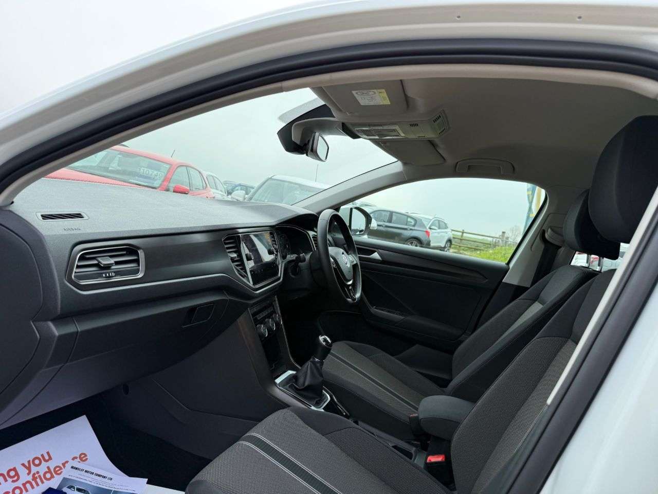 A 2019 VOLKSWAGEN T-ROC 1.6 TDI SE SUV 5dr Diesel Manual Euro 6 (s/s) (115 ps) A 2019 VOLKSWAGEN T-ROC 1.6 TDI SE SUV 5dr Diesel Manual Euro 6 (s/s) (115 ps)