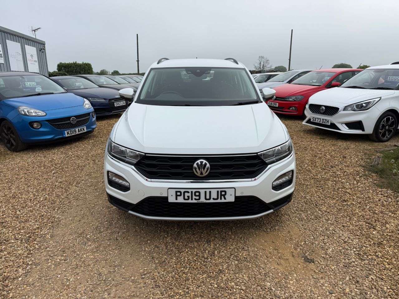 A 2019 VOLKSWAGEN T-ROC 1.6 TDI SE SUV 5dr Diesel Manual Euro 6 (s/s) (115 ps) A 2019 VOLKSWAGEN T-ROC 1.6 TDI SE SUV 5dr Diesel Manual Euro 6 (s/s) (115 ps)