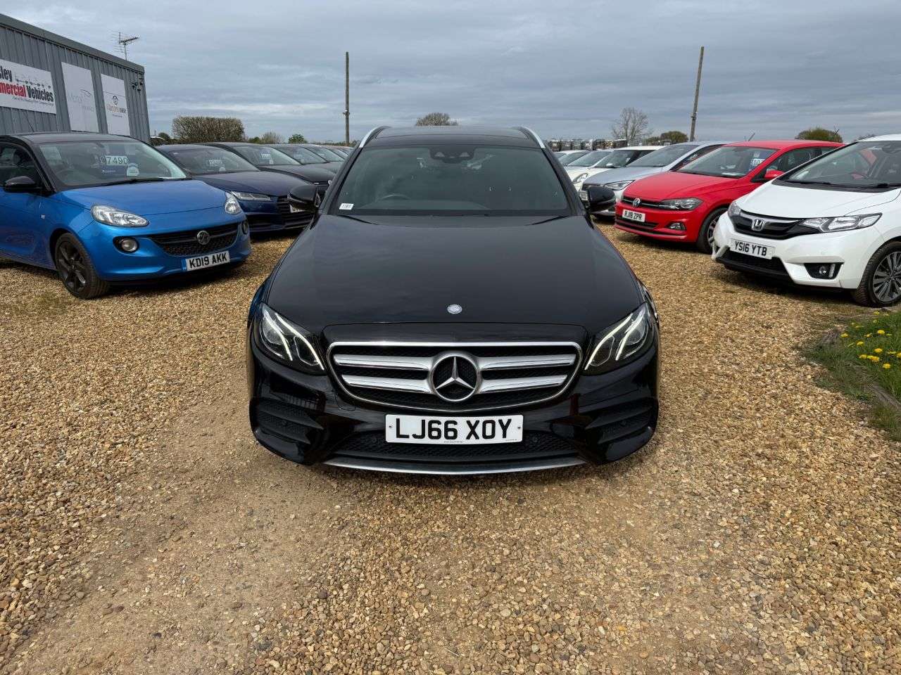 A 2016 MERCEDES-BENZ E-CLASS 2.0 E220d AMG Line (Premium) Estate 5dr Diesel G-Tronic+ Euro 6 (s/s) (194 A 2016 MERCEDES-BENZ E-CLASS 2.0 E220d AMG Line (Premium) Estate 5dr Diesel G-Tronic+ Euro 6 (s/s) (194