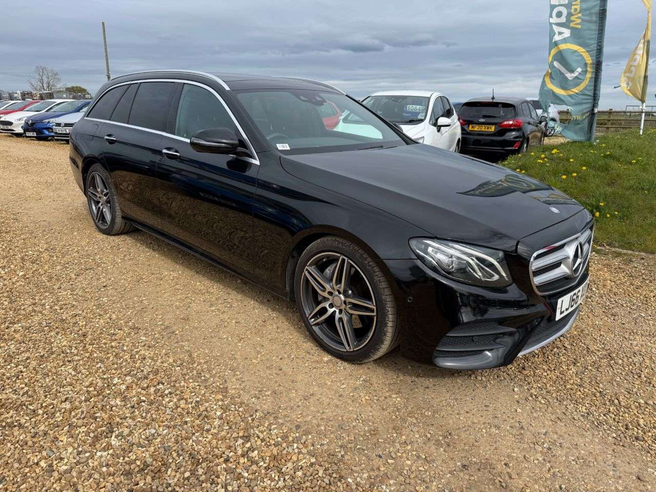 A 2016 MERCEDES-BENZ E-CLASS 2.0 E220d AMG Line (Premium) Estate 5dr Diesel G-Tronic+ Euro 6 (s/s) (194 A 2016 MERCEDES-BENZ E-CLASS 2.0 E220d AMG Line (Premium) Estate 5dr Diesel G-Tronic+ Euro 6 (s/s) (194