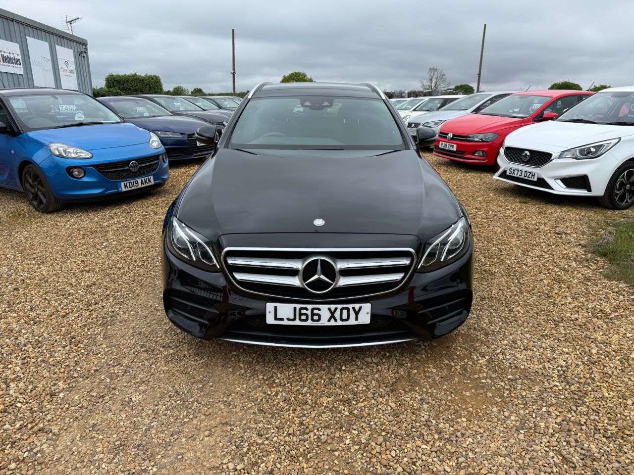 A 2016 MERCEDES-BENZ E-CLASS 2.0 E220d AMG Line (Premium) Estate 5dr Diesel G-Tronic+ Euro 6 (s/s) (194 A 2016 MERCEDES-BENZ E-CLASS 2.0 E220d AMG Line (Premium) Estate 5dr Diesel G-Tronic+ Euro 6 (s/s) (194
