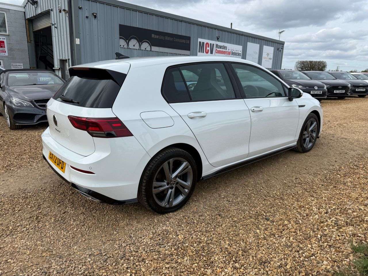 A 2022 VOLKSWAGEN GOLF 2.0 TDI R-Line Hatchback 5dr Diesel DSG Euro 6 (s/s) (150 ps) A 2022 VOLKSWAGEN GOLF 2.0 TDI R-Line Hatchback 5dr Diesel DSG Euro 6 (s/s) (150 ps)