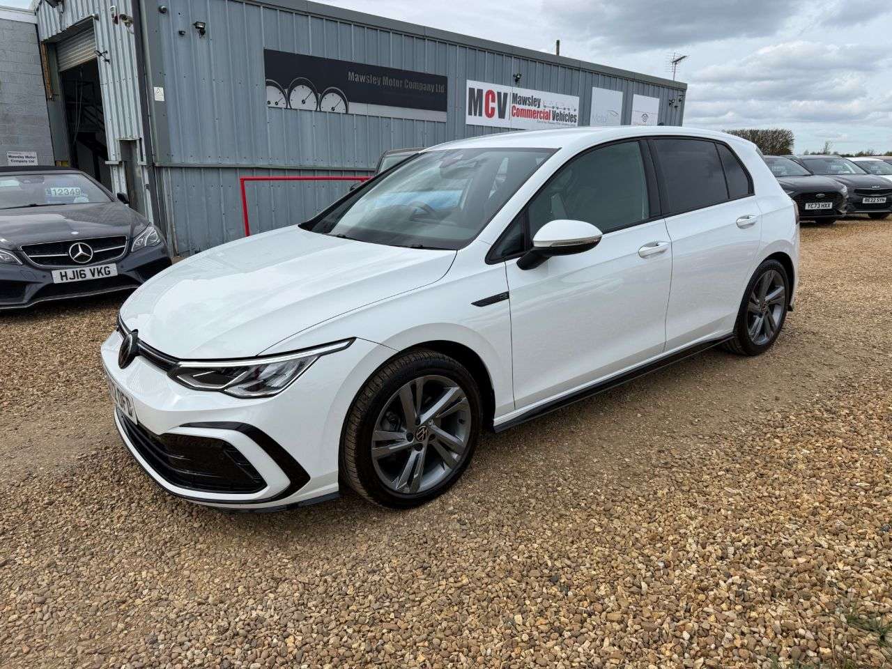 A 2022 VOLKSWAGEN GOLF 2.0 TDI R-Line Hatchback 5dr Diesel DSG Euro 6 (s/s) (150 ps) A 2022 VOLKSWAGEN GOLF 2.0 TDI R-Line Hatchback 5dr Diesel DSG Euro 6 (s/s) (150 ps)