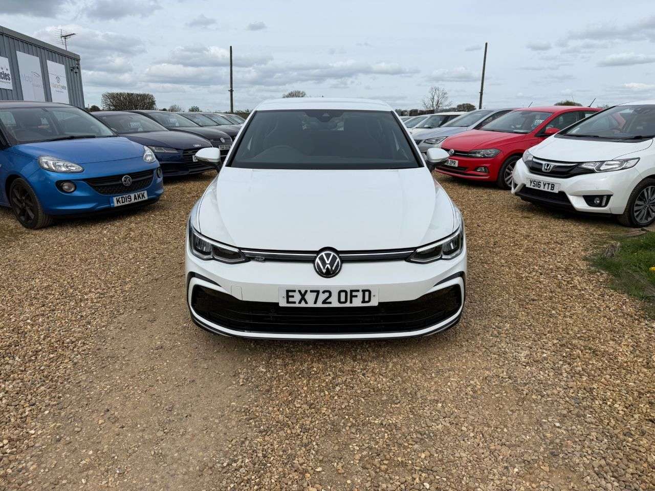 A 2022 VOLKSWAGEN GOLF 2.0 TDI R-Line Hatchback 5dr Diesel DSG Euro 6 (s/s) (150 ps) A 2022 VOLKSWAGEN GOLF 2.0 TDI R-Line Hatchback 5dr Diesel DSG Euro 6 (s/s) (150 ps)