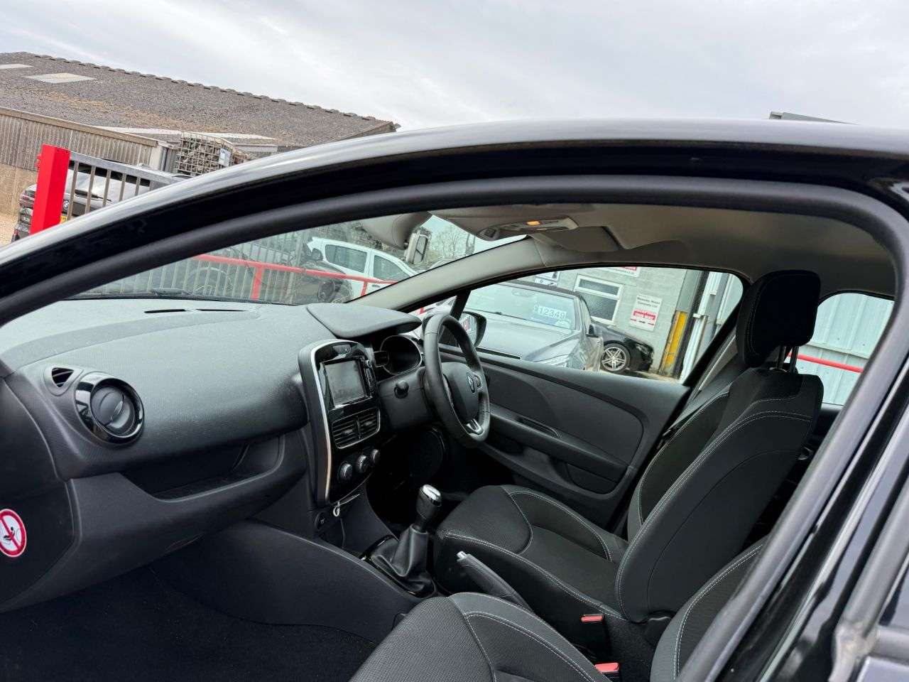 A 2018 RENAULT CLIO 1.2 16V Dynamique Nav Hatchback 5dr Petrol Manual Euro 6 (75 ps) A 2018 RENAULT CLIO 1.2 16V Dynamique Nav Hatchback 5dr Petrol Manual Euro 6 (75 ps)