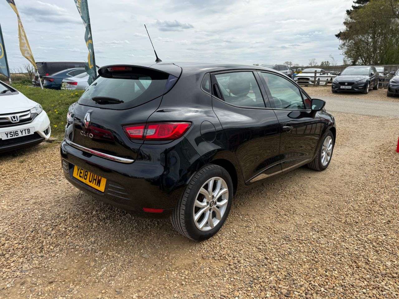 A 2018 RENAULT CLIO 1.2 16V Dynamique Nav Hatchback 5dr Petrol Manual Euro 6 (75 ps) A 2018 RENAULT CLIO 1.2 16V Dynamique Nav Hatchback 5dr Petrol Manual Euro 6 (75 ps)