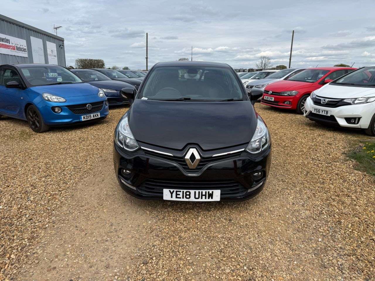 A 2018 RENAULT CLIO 1.2 16V Dynamique Nav Hatchback 5dr Petrol Manual Euro 6 (75 ps) A 2018 RENAULT CLIO 1.2 16V Dynamique Nav Hatchback 5dr Petrol Manual Euro 6 (75 ps)